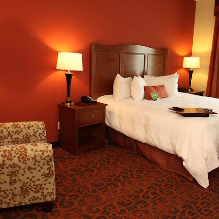Hampton Inn & Suites בסטרופ מראה חיצוני תמונה