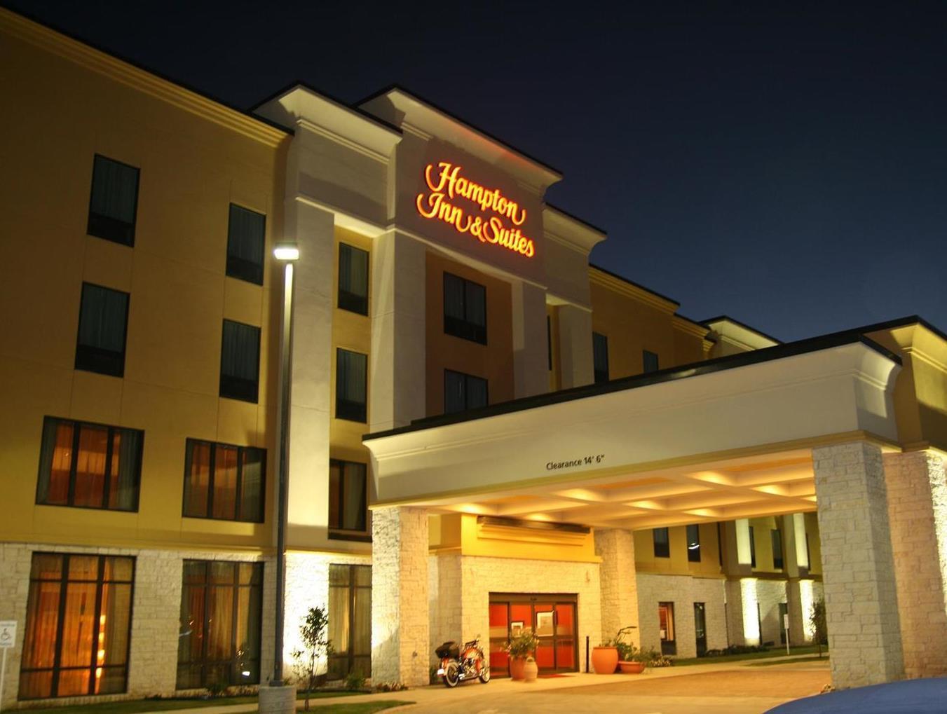 Hampton Inn & Suites בסטרופ מראה חיצוני תמונה