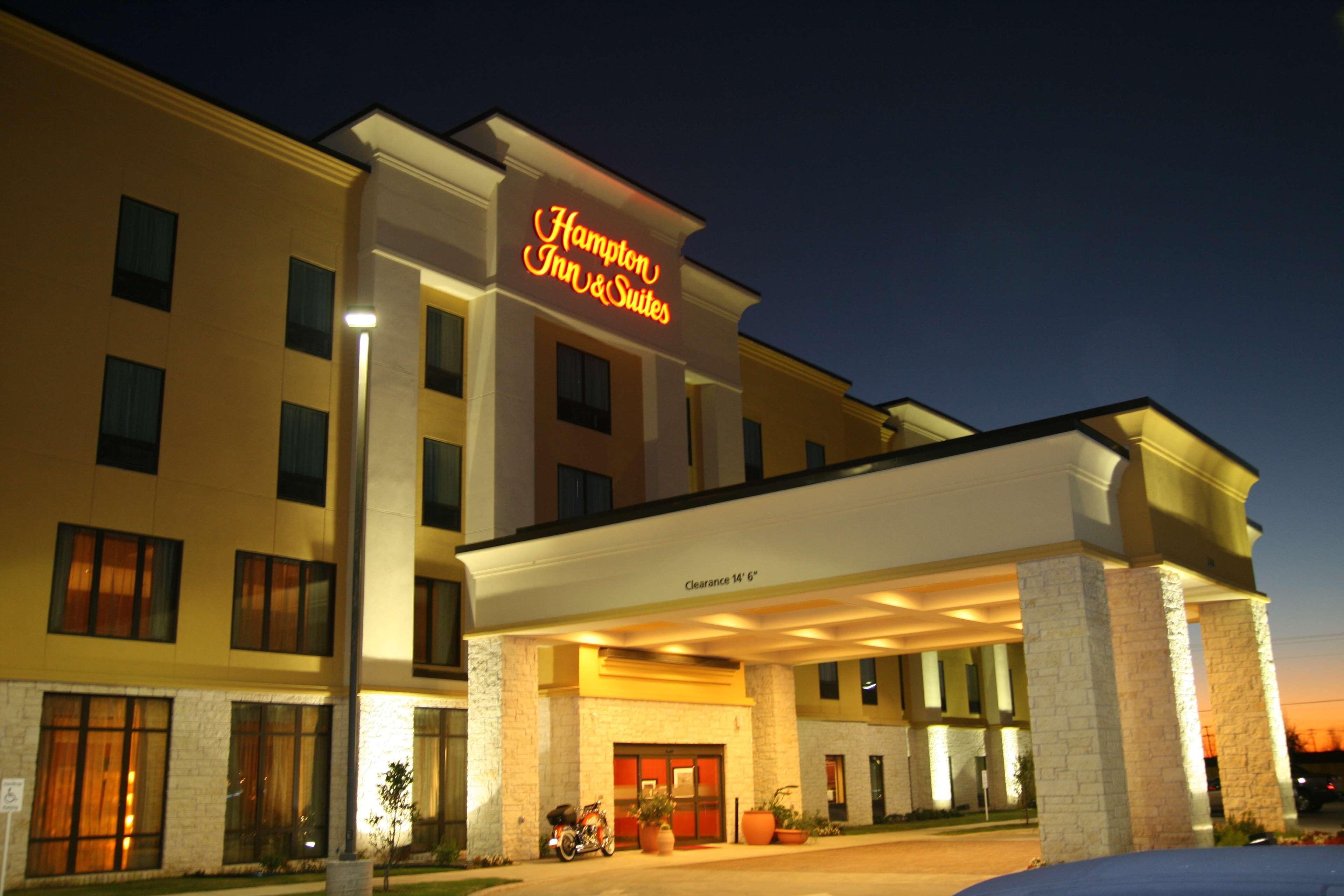 Hampton Inn & Suites בסטרופ מראה חיצוני תמונה