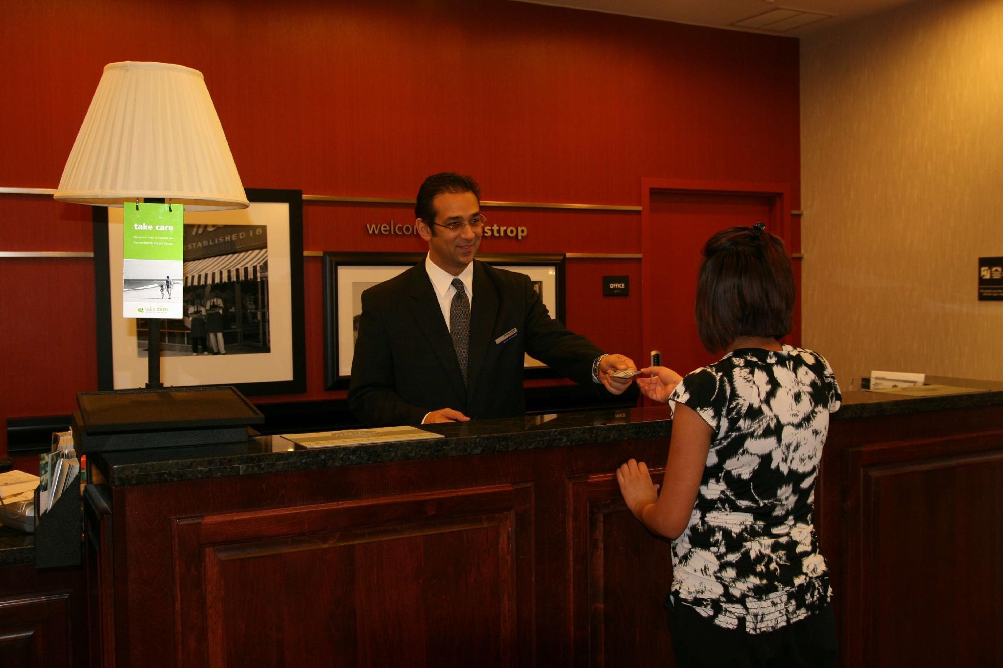 Hampton Inn & Suites בסטרופ מראה פנימי תמונה