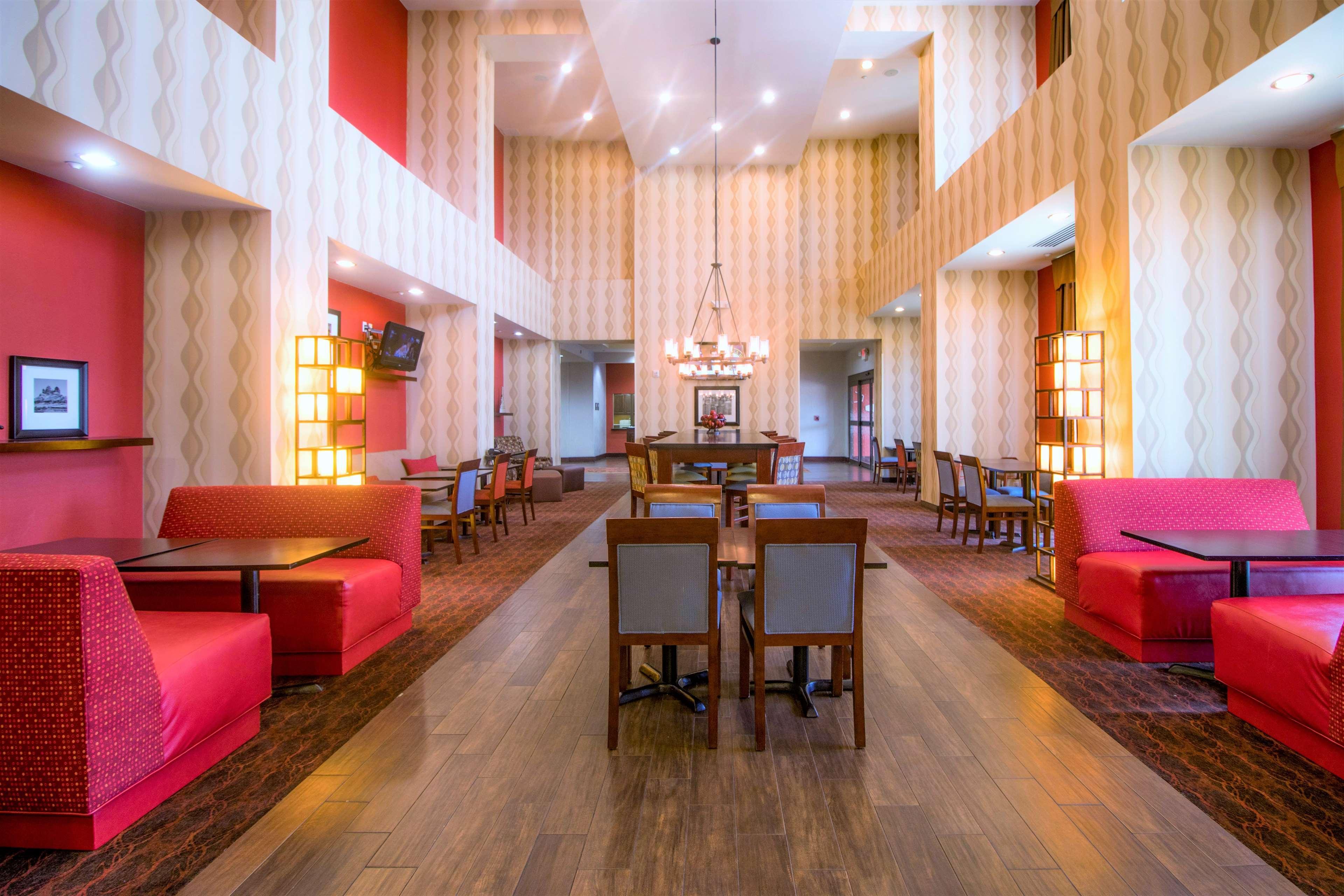 Hampton Inn & Suites בסטרופ מראה חיצוני תמונה