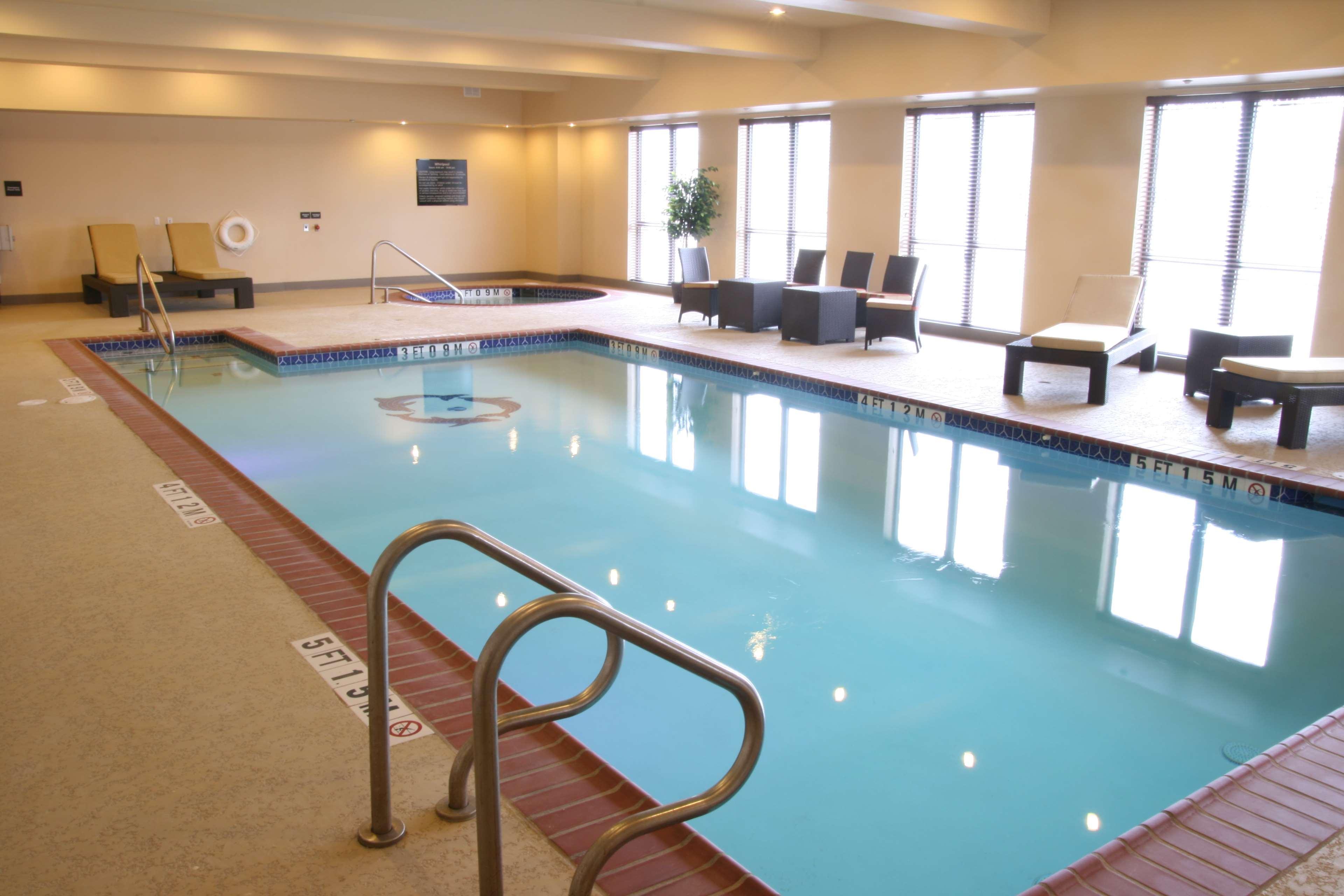 Hampton Inn & Suites בסטרופ מתקנים תמונה