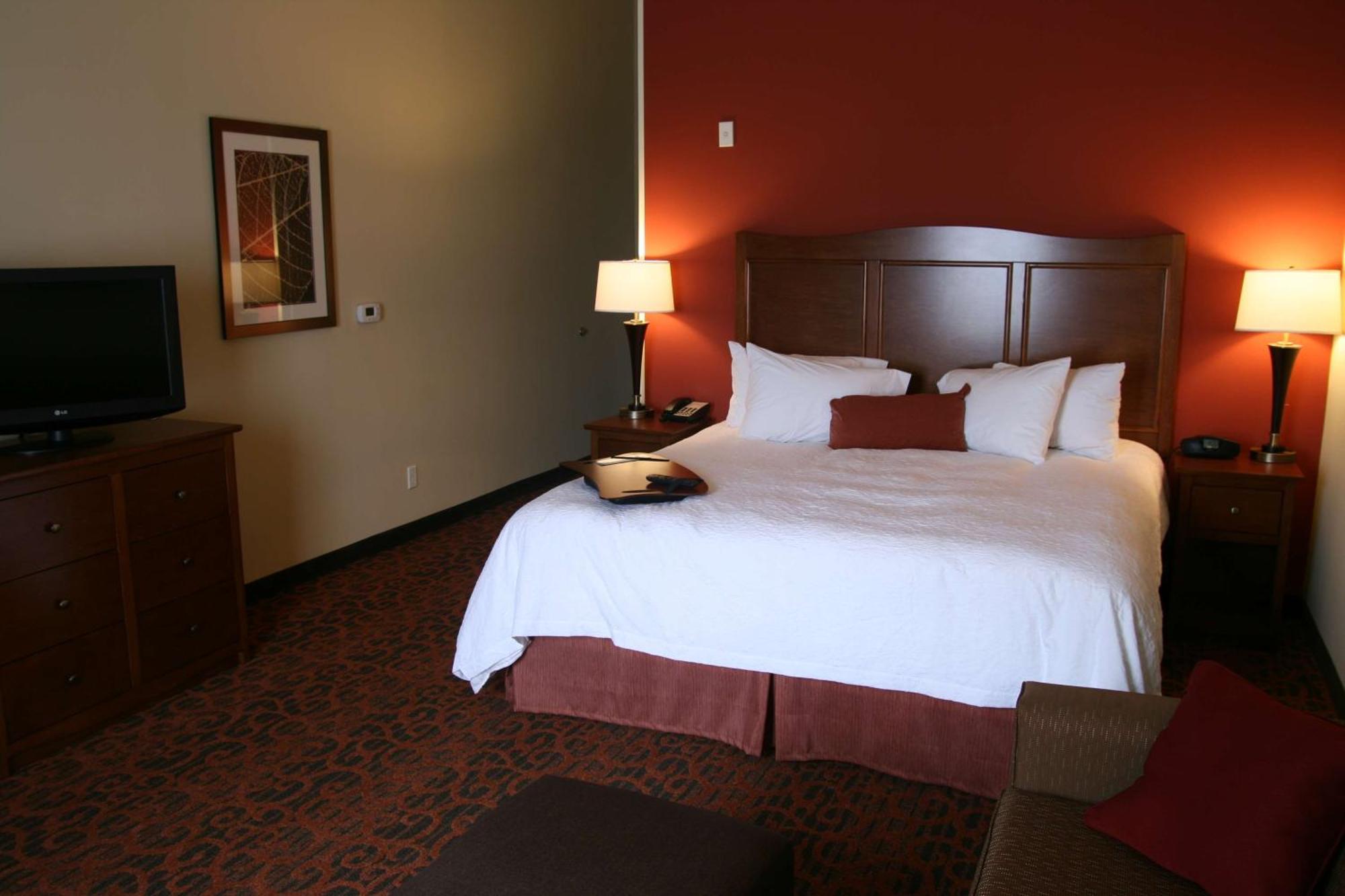 Hampton Inn & Suites בסטרופ מראה חיצוני תמונה