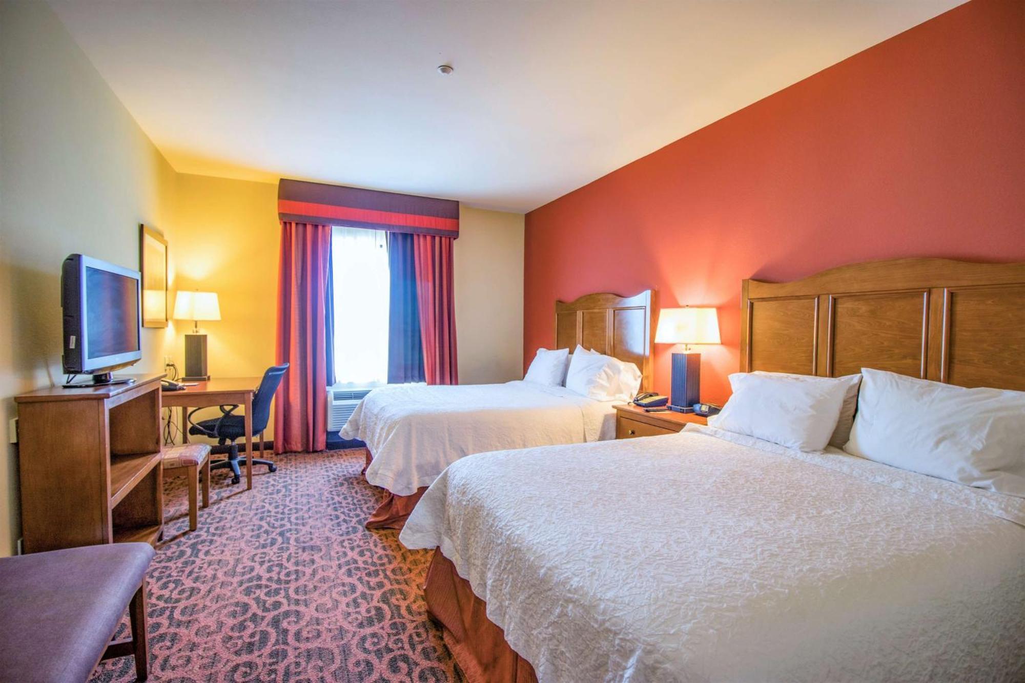 Hampton Inn & Suites בסטרופ מראה חיצוני תמונה