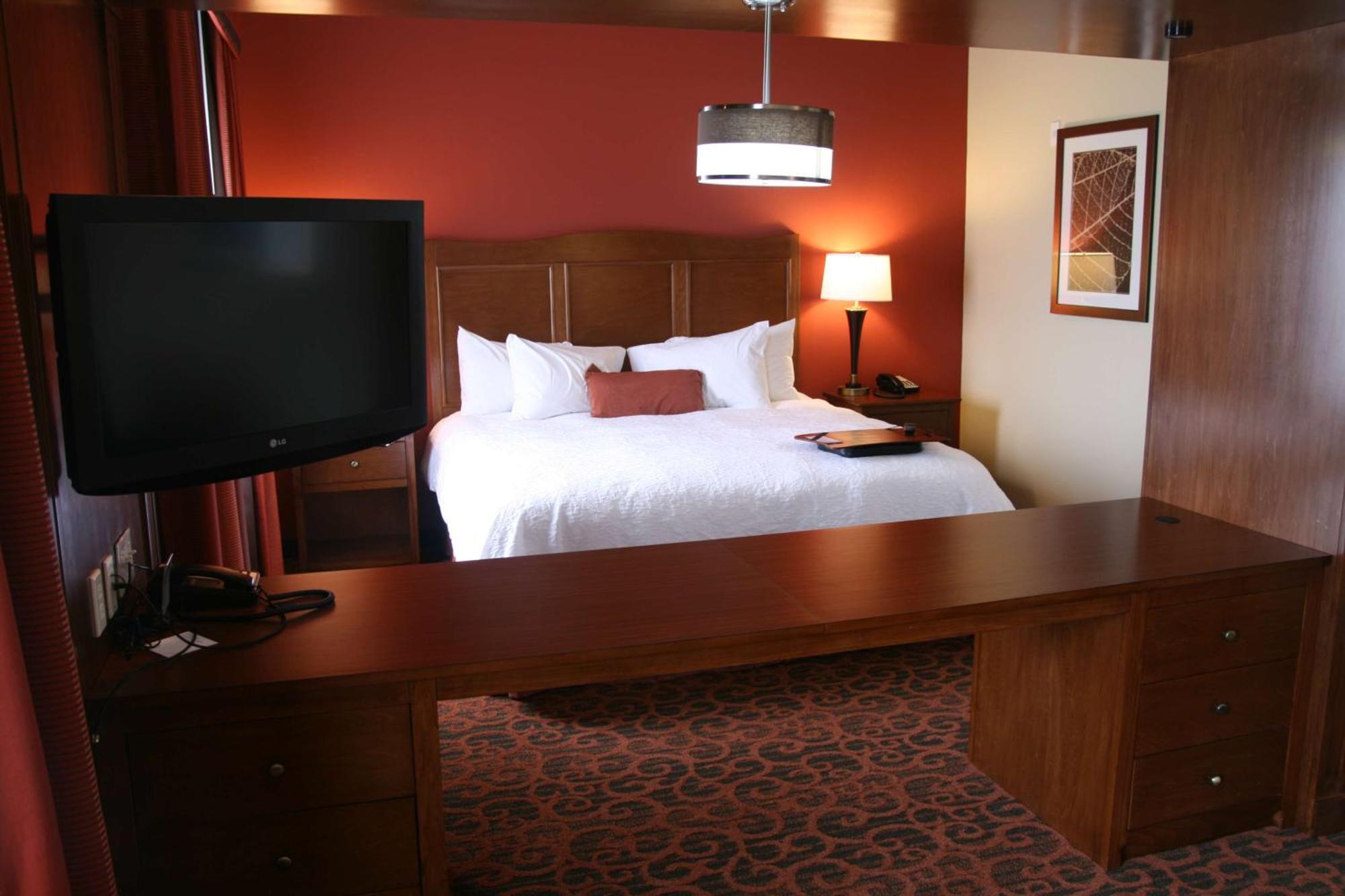Hampton Inn & Suites בסטרופ מראה חיצוני תמונה
