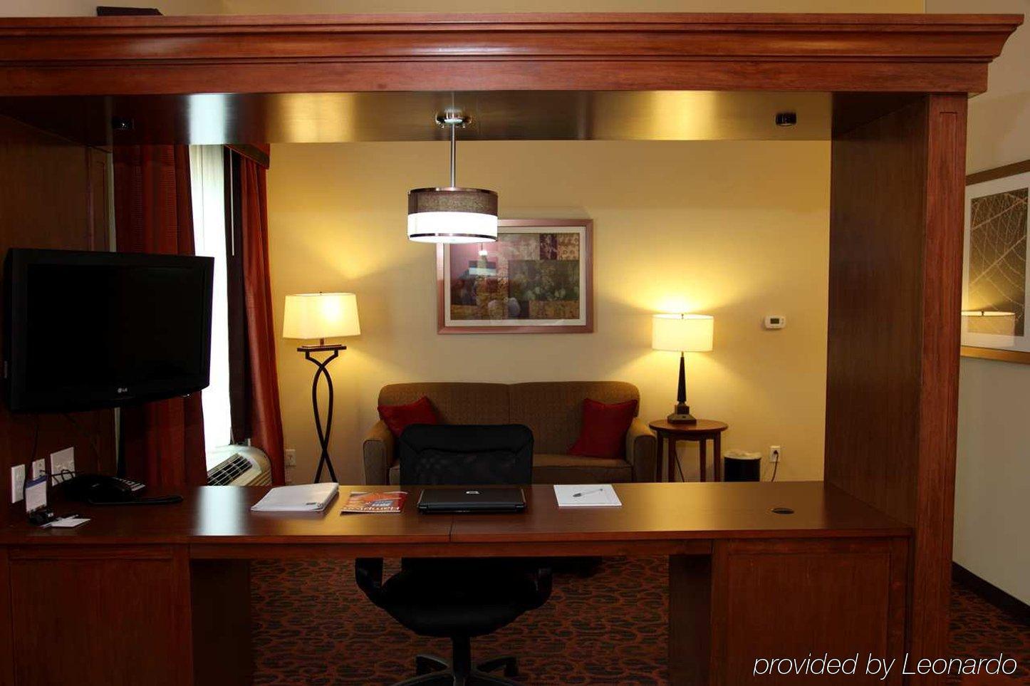 Hampton Inn & Suites בסטרופ חדר תמונה