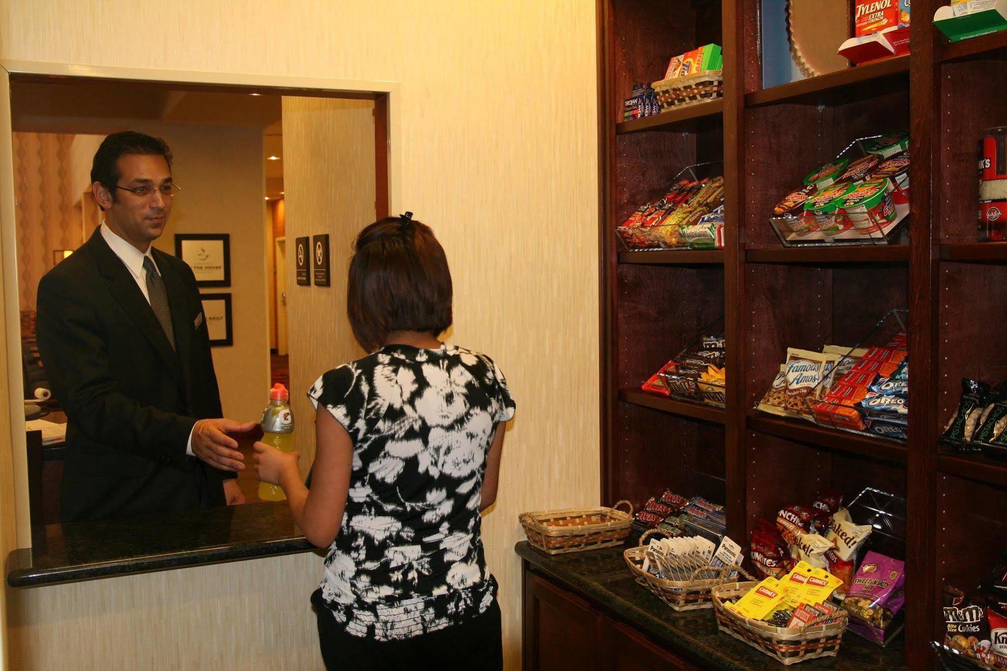 Hampton Inn & Suites בסטרופ מתקנים תמונה